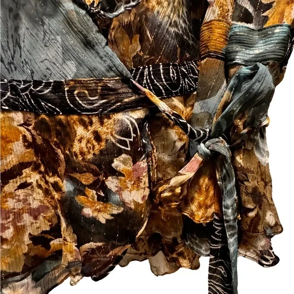 ECI New York beautiful metallic sheer ruffled neck wrap blouse size Large - Picture 3 of 6